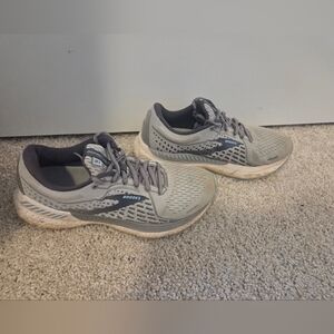 Brooks Light Gray Athletic Shoes